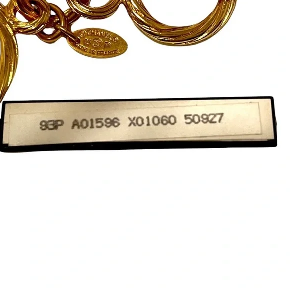 โโSOLDโโCHANEL Textured Gold Chain Link Bracelet - Picture 4 of 10